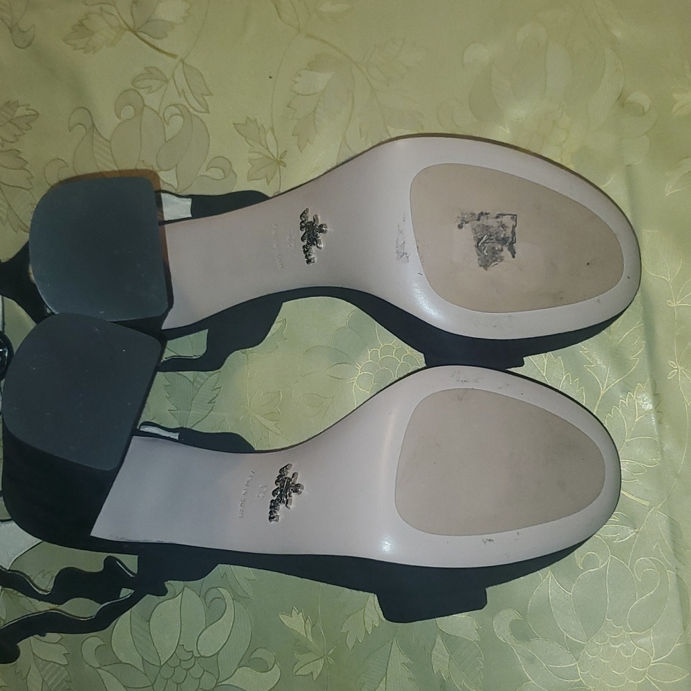 Prada shoes black Prada shoes black heel comes with pra original shoe protector - Picture 8 of 16